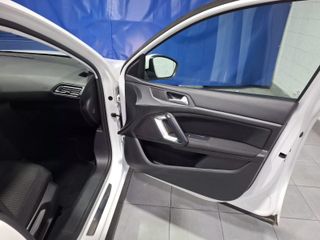 PEUGEOT 308 5p Style BlueHDi 130 S&S