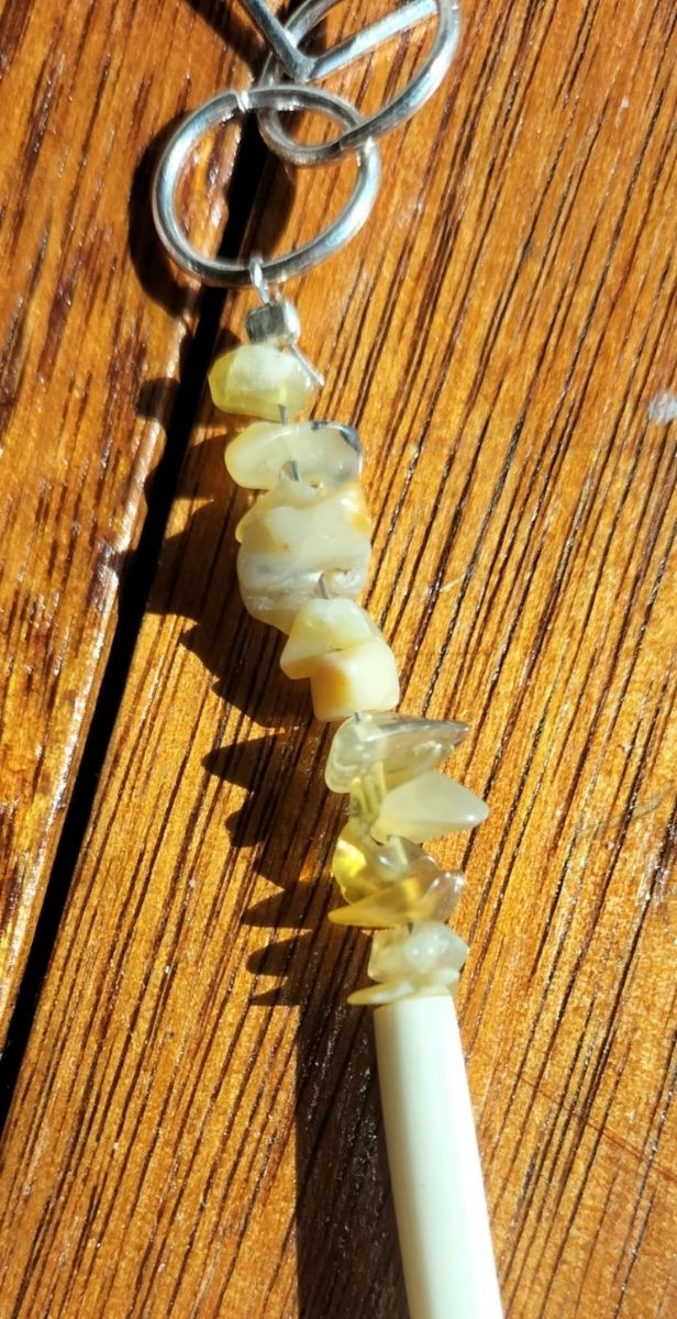 Collana ossa intagliate: beige e bianco