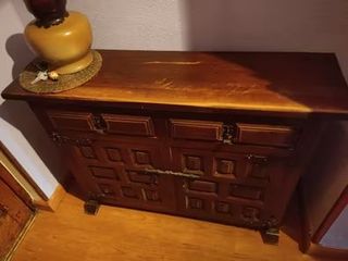 Cassettiera rustica in legno - ingresso