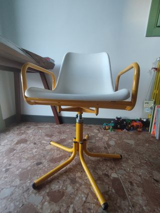 Silla escritorio giratoria blanca y amarilla