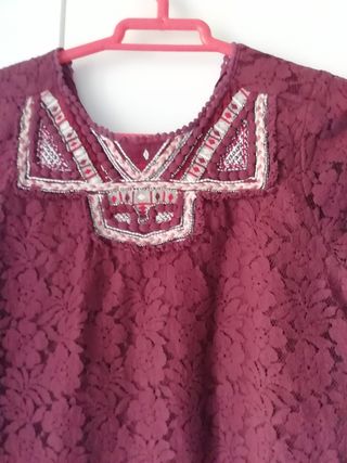 2 prendas: chaleco beige y blusa marrón