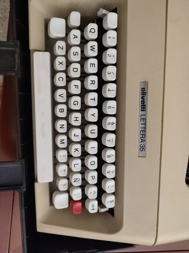 Olivetti Lettera 35 - Máquina de escribir
