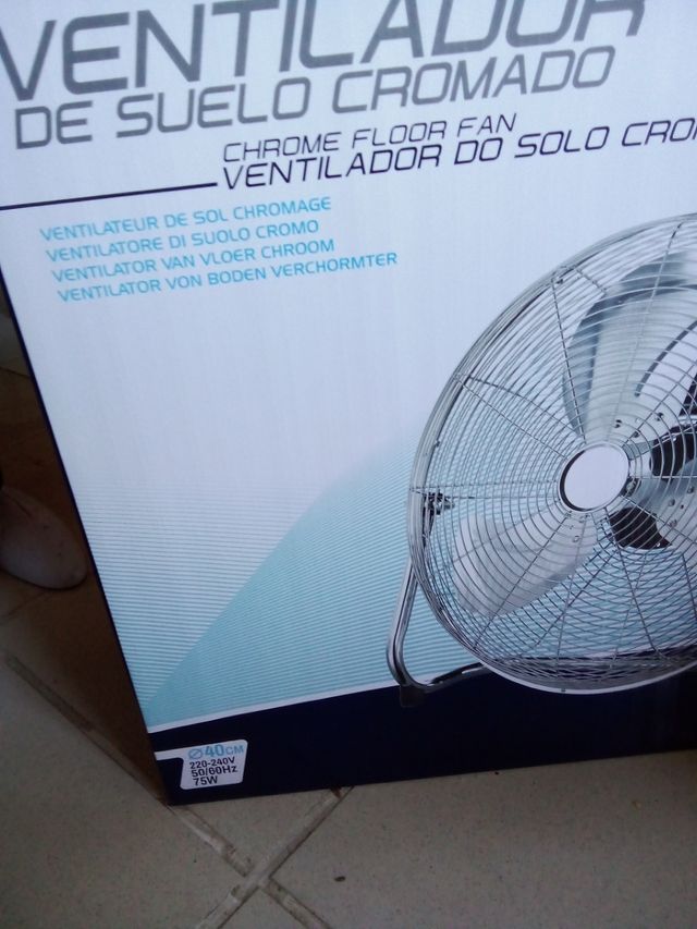 Ventilador de pie cromado
40 Cms diámetro . 