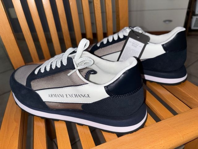 Scarpe Armani Exchange blu e bianche