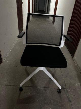 Silla oficina alta calidad DYNAMOBEL negra-blanca