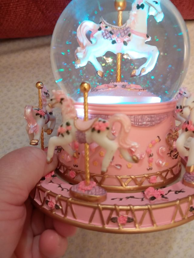 Carrusel musical con luz y música a cuerda