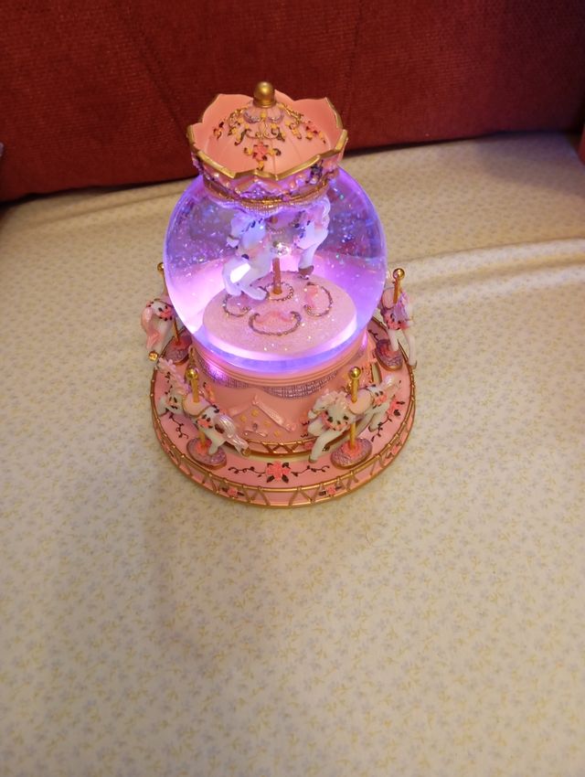 Carrusel musical con luz y música a cuerda