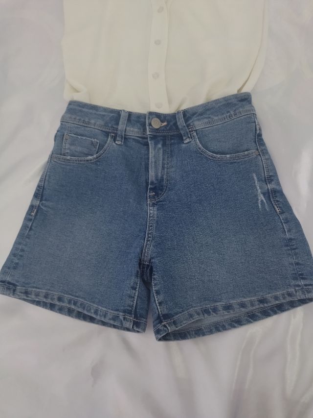 Shorts vaqueros + blusa crema