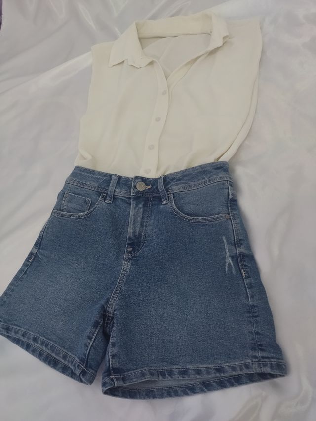 Shorts vaqueros + blusa crema