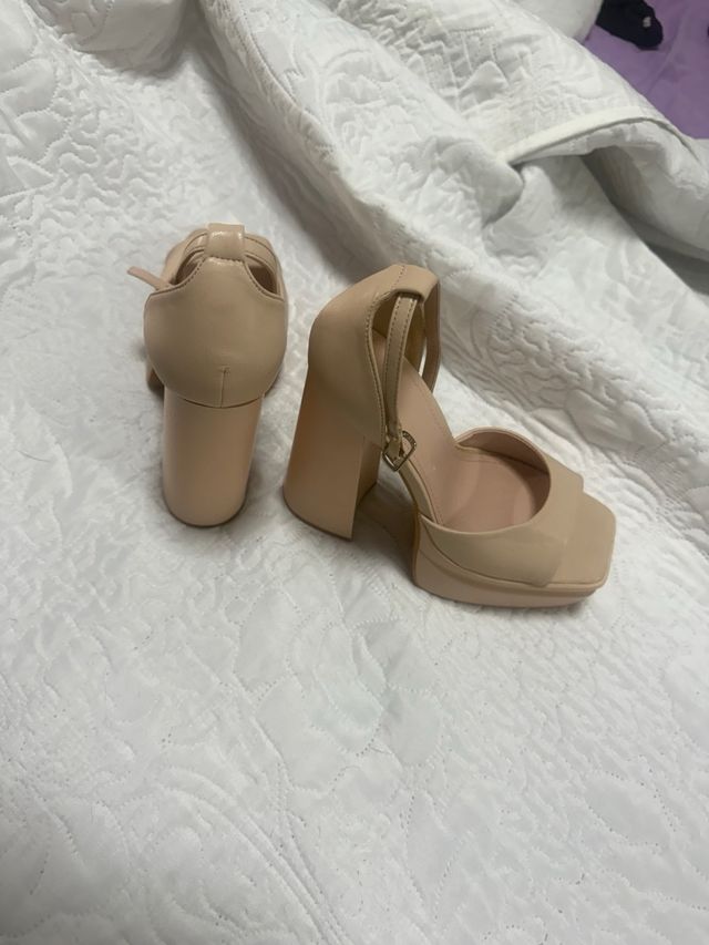 Tacones beige plataforma