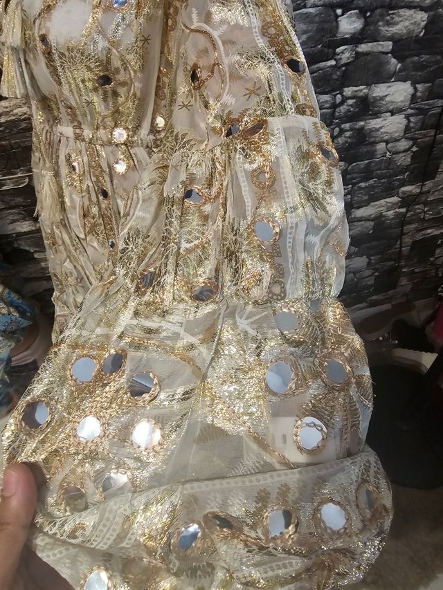 Vestido boho chic beige y dorado