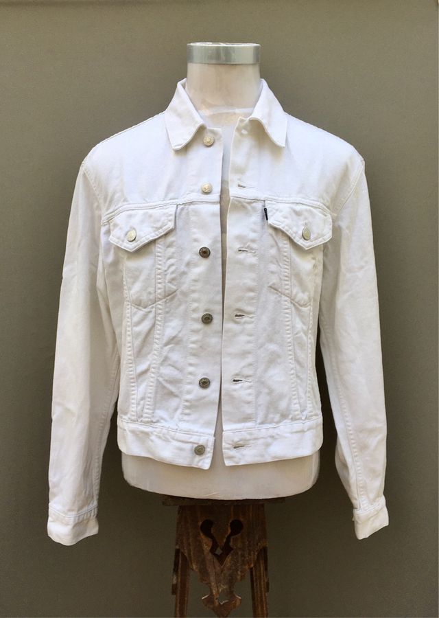 Cazadora vaquera blanca entallada