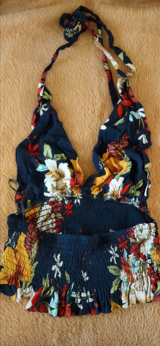 Top corto floral azul