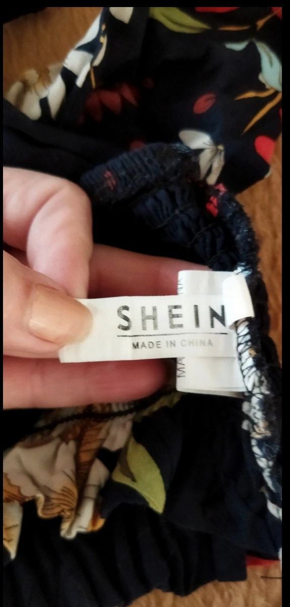 Top corto floral azul