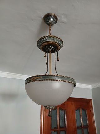 Lámpara colgante dorada y verde