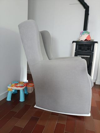 Sillón mecedora gris (lactancia)