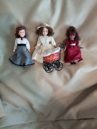 Muñeca miniatura porcelana vintage