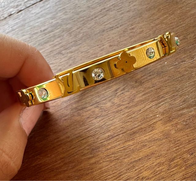 Pulsera dorada L*V!