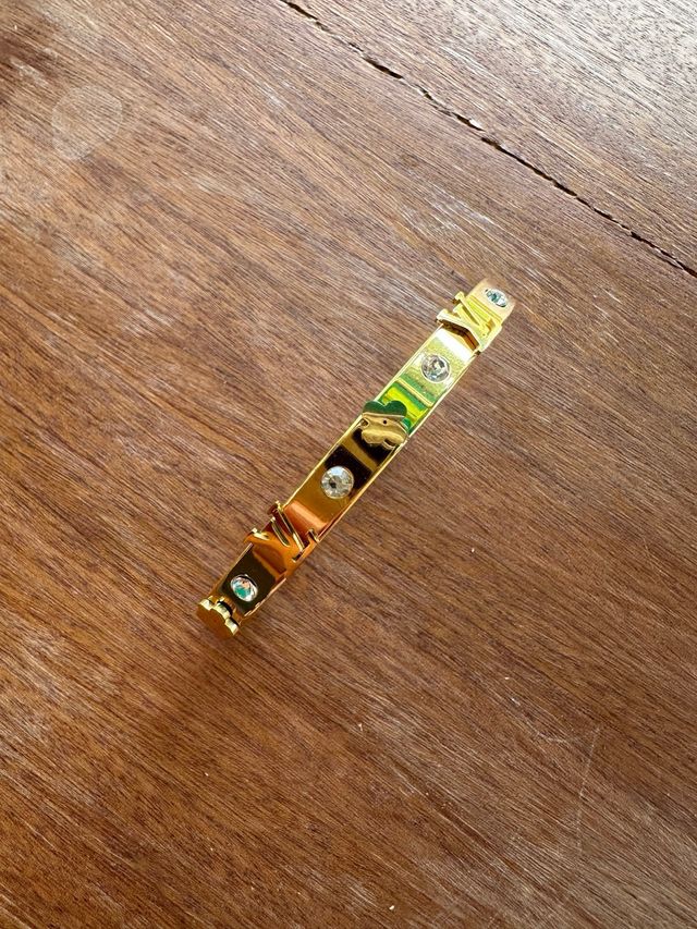 Pulsera dorada L*V!