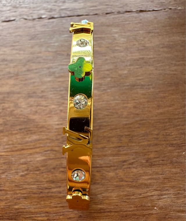 Pulsera dorada L*V!