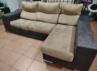 Sofá chaise longue beige y marrón
