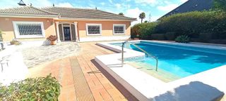 Chalet en alquiler en Pinos de Alhaurín - Periferia en Alhaurín de la Torre