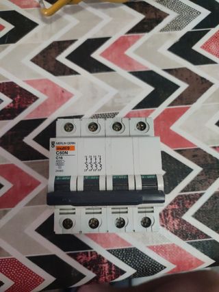 Interruptor magnetotérmico trifásico C60N