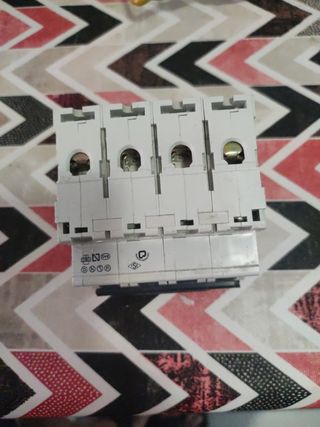 Interruptor magnetotérmico trifásico C60N