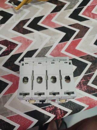 Interruptor magnetotérmico trifásico C60N