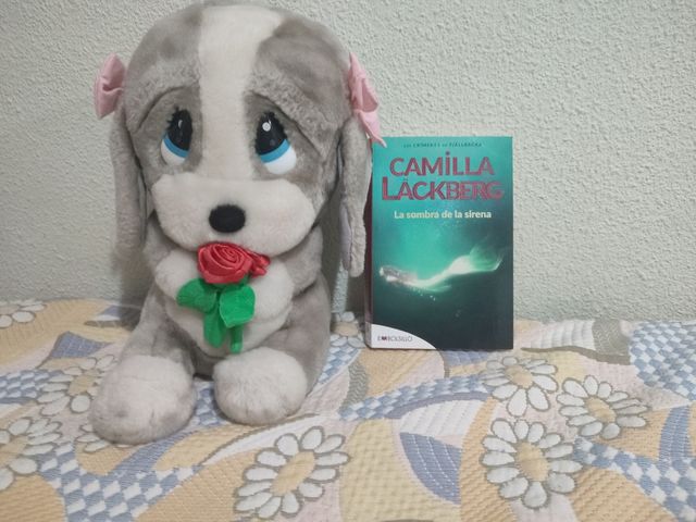 La sombra de la sirena: Un ramo de lirios blanc...