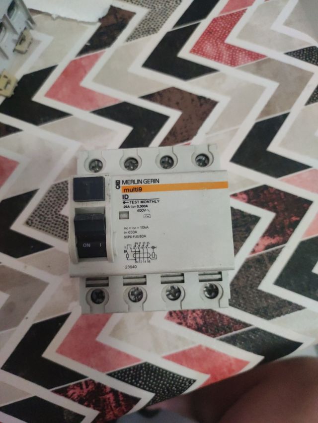 Interruptor Diferencial Merlin Gerin 25A
