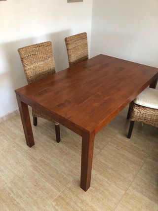 Mesa comedor madera maciza.
150x90cm
75cm alto
