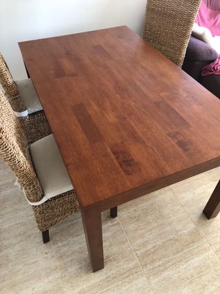 Mesa comedor madera maciza.
150x90cm
75cm alto