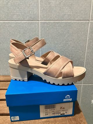 Sandalias Mustang beige - talla 40