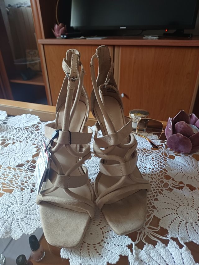Sandalias Zara beige tacón 37