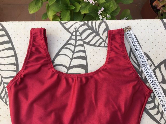 Traje de baño granate brillante