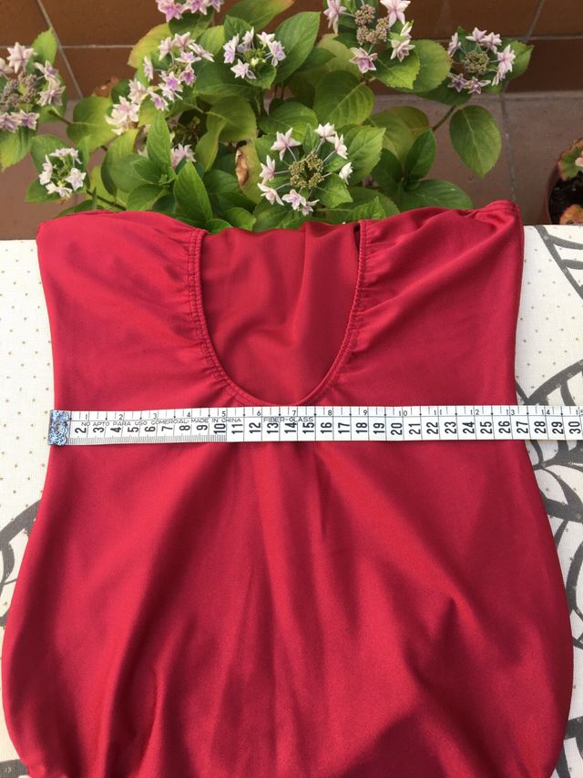 Traje de baño granate brillante