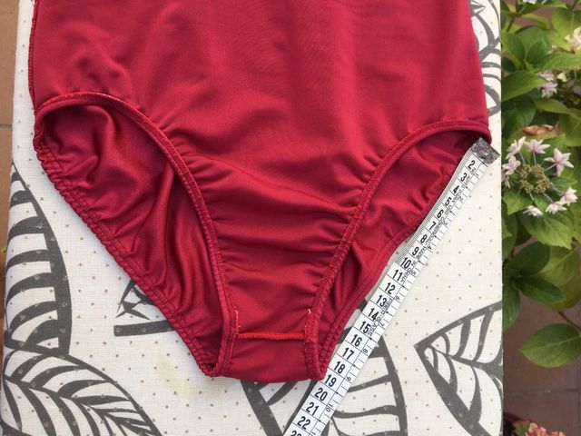 Traje de baño granate brillante