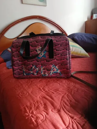 Bolso bandolera rosa y negro
