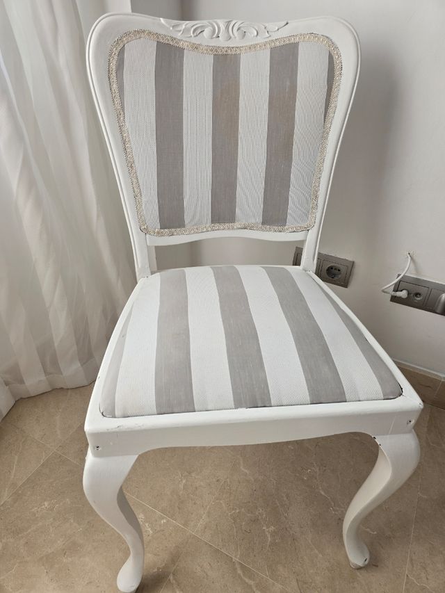 Silla blanca y gris estilo vintage