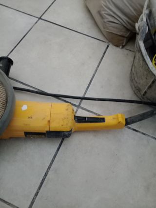 Amoladora Dewalt usada