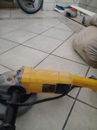 Amoladora Dewalt usada