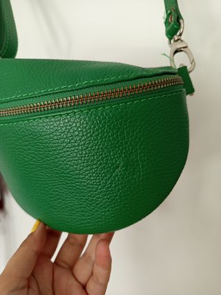 Riñonera verde cuero sintético