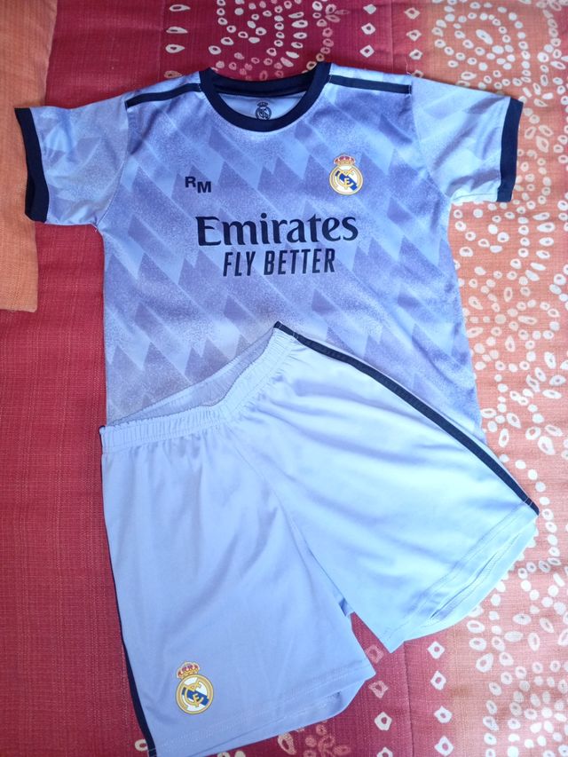 Equipación Real Madrid niño talla 12