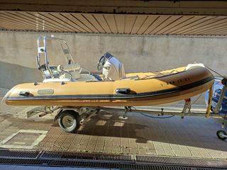 Zodiac semi-rigida con sonda + remolque + accesori