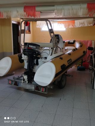 Zodiac semi-rigida con sonda + remolque + accesori