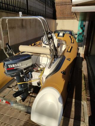 Zodiac semi-rigida con sonda + remolque + accesori