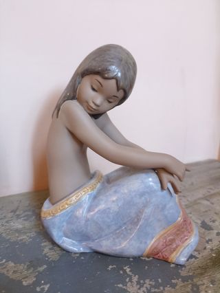 Lladró Niña Mares del Sur referencia 01012382