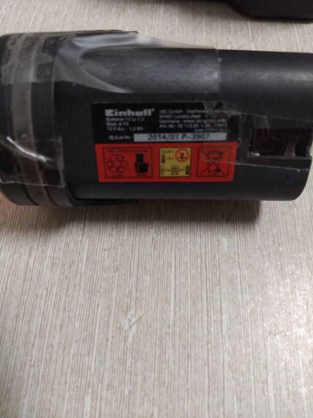 Cuerpos de batería AEG 12V 1.4Ah y Einhell litio.