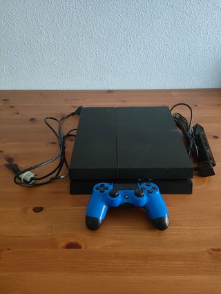 PS4 (PlayStation 4)